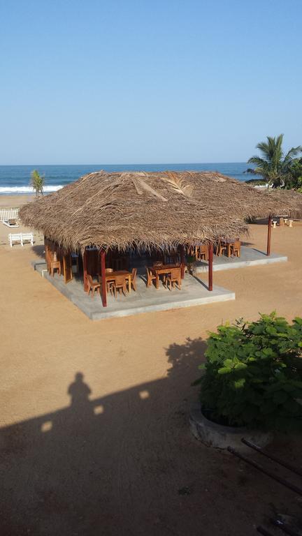 Yoho Hotel Arugambay Beach Inn Baie d'Arugam Extérieur photo